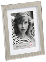 Chiara portrait frame